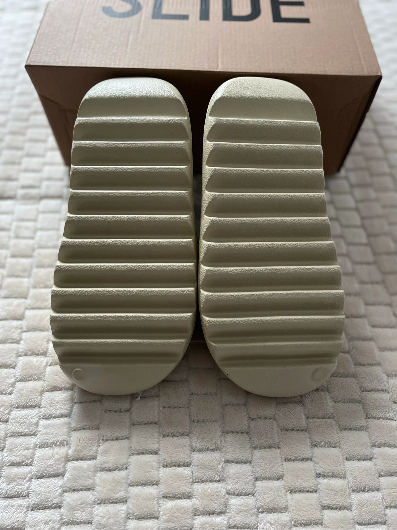 Adidas Yeezy Slide "Bone" – Taille 43 – photo 2